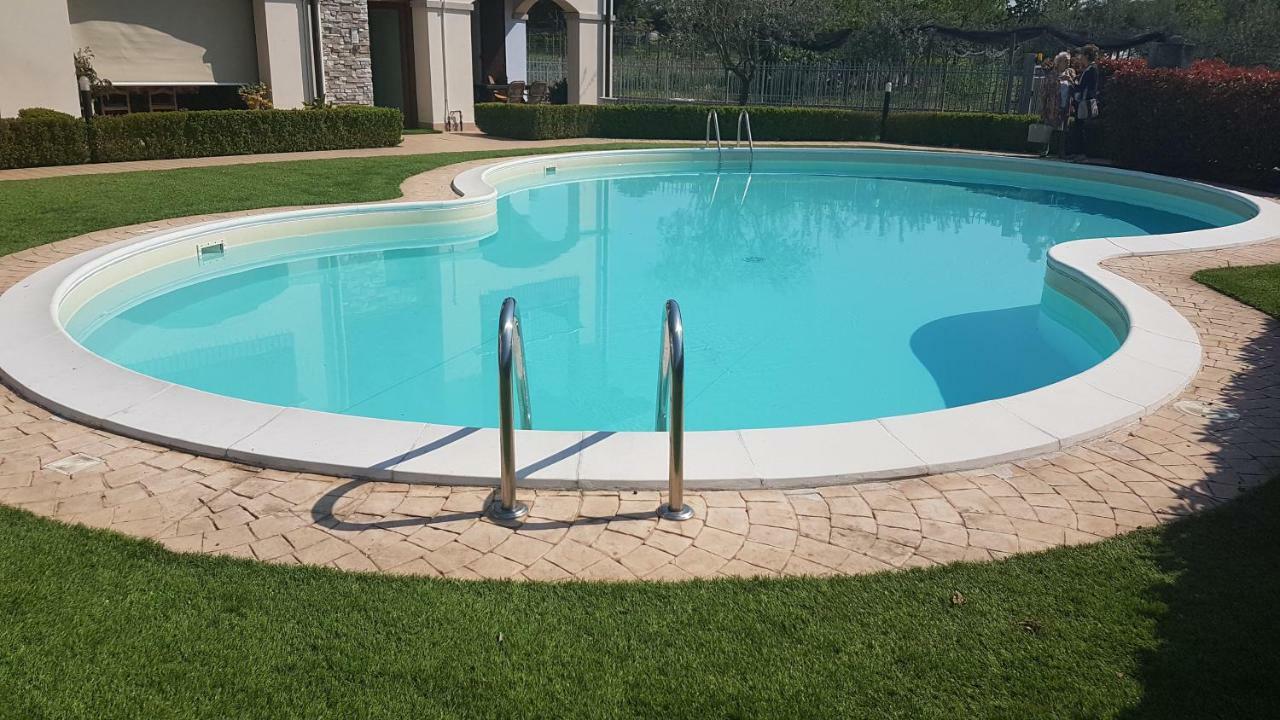 Villa Villacolle Sirmione Bagian luar foto